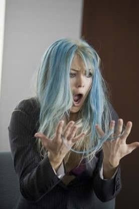 2. NO te depilarás las cejas NI cambiarás de color tu cabello 2 días antes de tu boda.