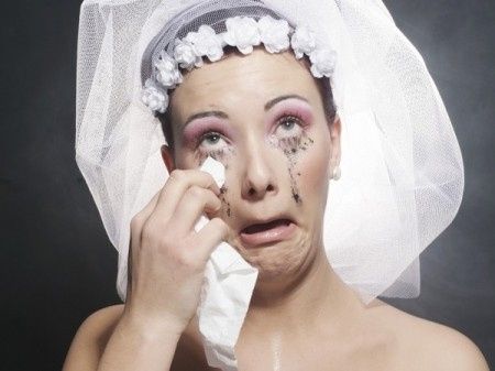 5. NO arruinarás tu maquillaje. Un maquillaje profesional prevee lagrimas, sudor y grasa pero si tal