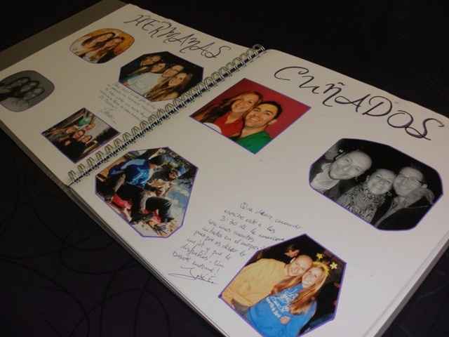 Para el libro de firmas, puedes comprar un cuaderno marquilla y decorarlo completamente a tu gusto y