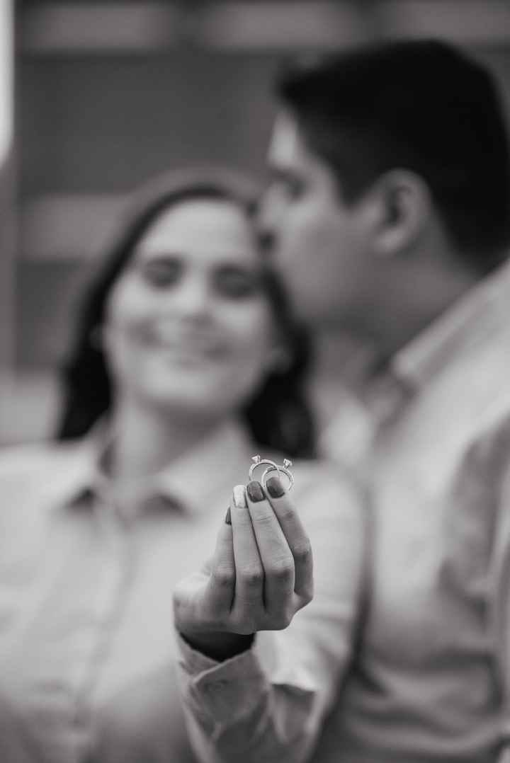 DOS ANILLOS; EL ME DIO UNO DE PROMESA EN ABRIL DEL 2017 Y EL DE COMPROMISO EN DICIEMBRE 2017