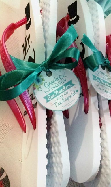 Así quedaron en su par con listón y etiqueta