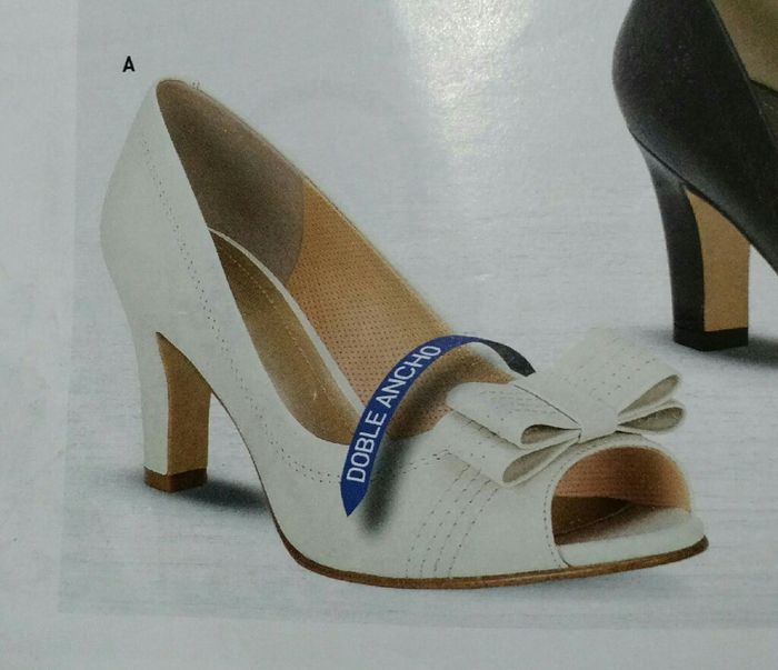 Buscando las zapatillas 👠 - 2