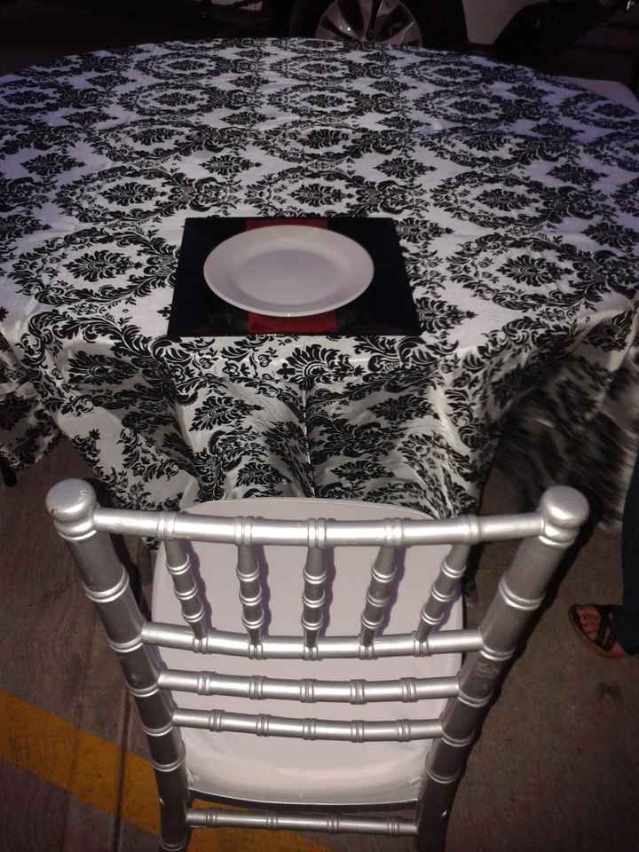 mantele junto a la silla