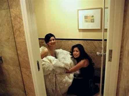 Y... como le harán para ir al baño con el vestido??? - 1