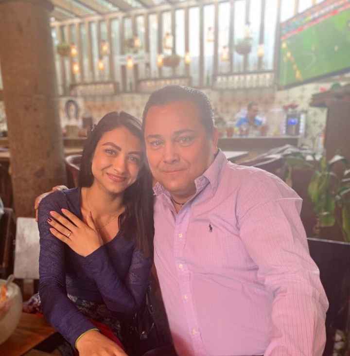 Mi anillo en una fiestuki - 1