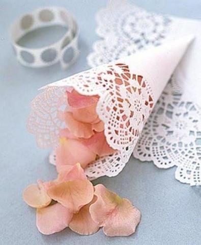 Cucurucho para lanzar petalos