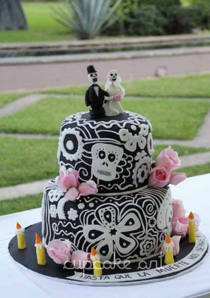 Hermoso pastel de novios día de muertos