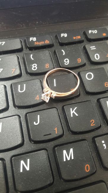 A quién le gusta ver su anillo de compromiso una y otra vez? - 1