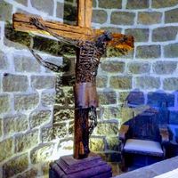 El cristo de la capilla. De alambron. 