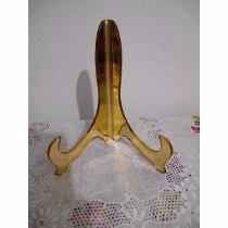 bases de madera pintadas de dorado