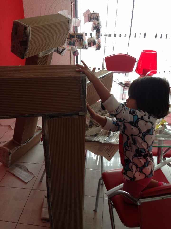 mi nieta postiza encantada apoyandome