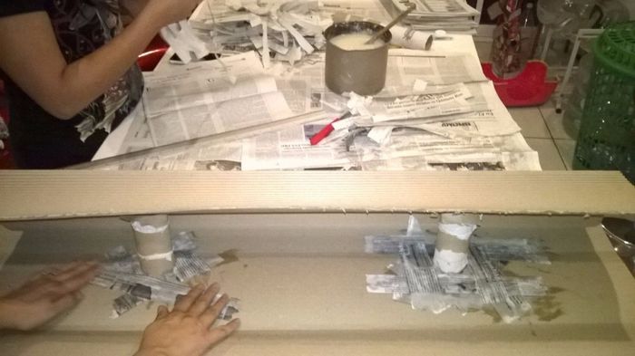 empezando el proceso con papel maché con mi hija