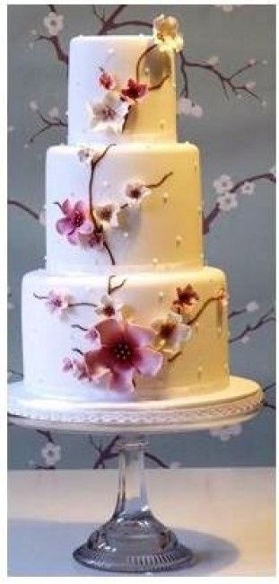 pastel de bodas con flor