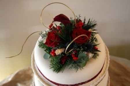 pastel con detalle navideño