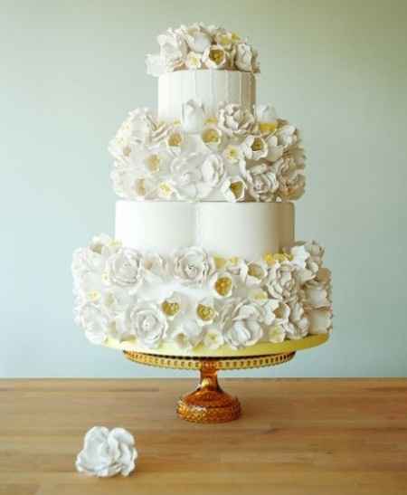 Pastel con flores para boda