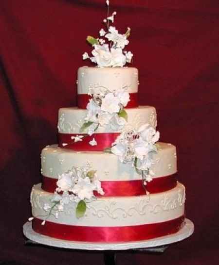pastel para boda con flores y liston