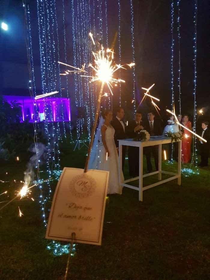 Bengalas y tarjetas para la ceremonia civil