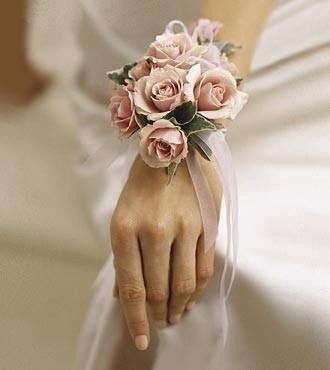 CORSAGE