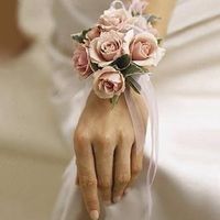 CORSAGE