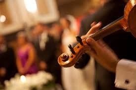 4.- Algún número musical o música de fondo o lo que prevean durante la comida.