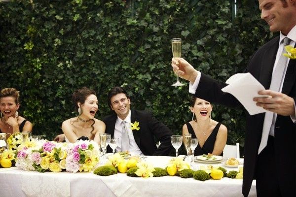  5.-Brindis y palabras por algún familiar de los novios.