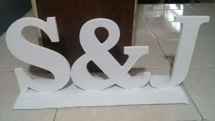 Unas letras que ella compró y que aún no sabemos bien dónde las pondremos, son pequeñas, le propuse 