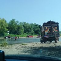 por un momento sentí que el río nos llevaba, pero logramos pasar. 
