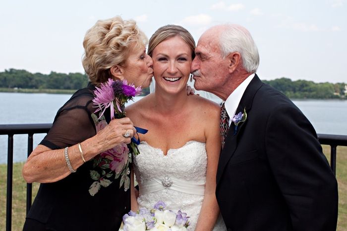 Novia con abuelitos