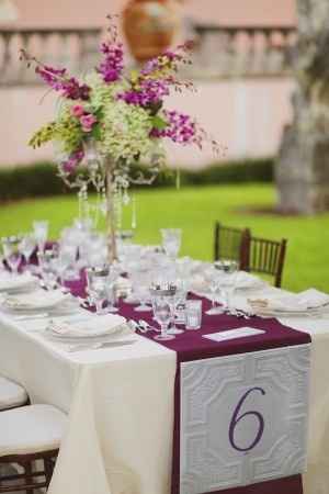 Centro de mesa alto morado