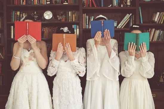 Damas con libros