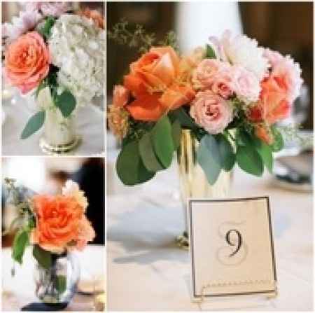 Centro de mesa coral con blanco