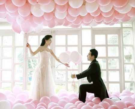 Foto de novios con globos