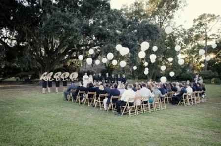 Jardín decorado con globos