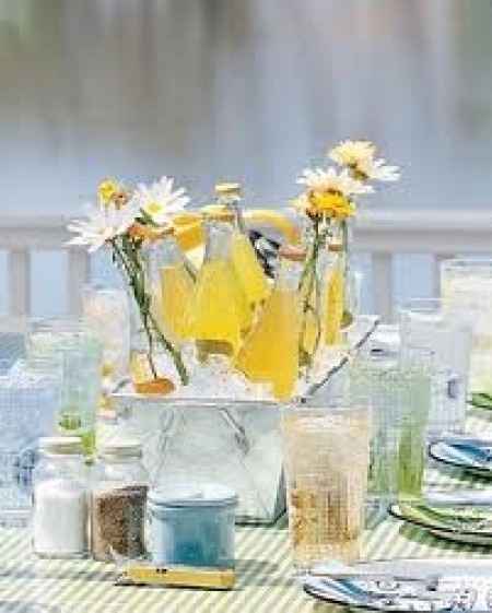 Centro de mesa con bebidas