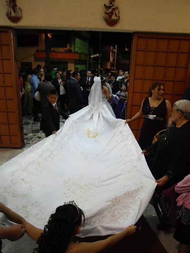 La cola del vestido - 1