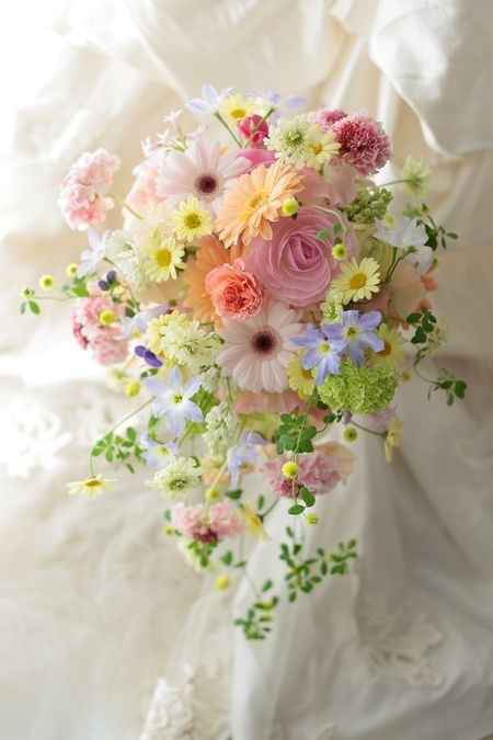 Ramo tipo Cascada con colores frescos