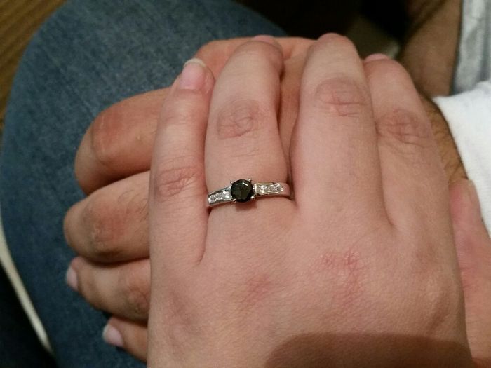 Mi prometido quiere un anillo negro - 1