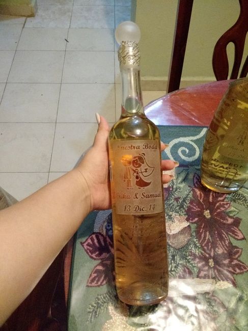 Les presentó nuestras botellas de tequila - 2