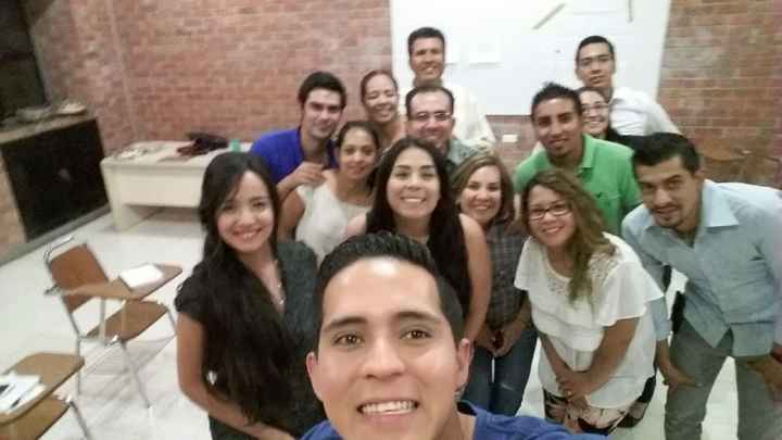 nuestro nuevo grupo de amigos ya despues del encuentro ahora pertenecientes al grupo.. mas parejas f
