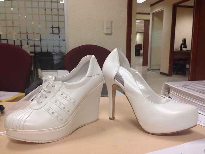 Tenis de novia, alguien? - 1
