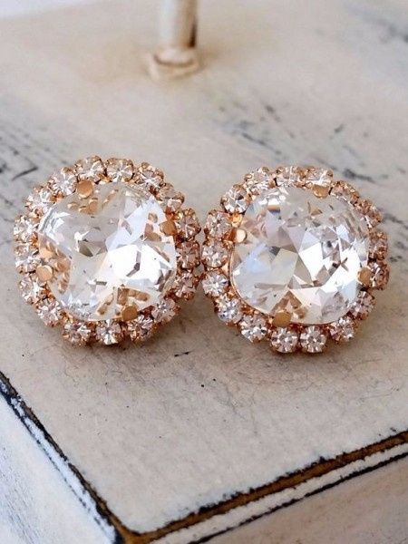 Aretes pequenos y brillantes