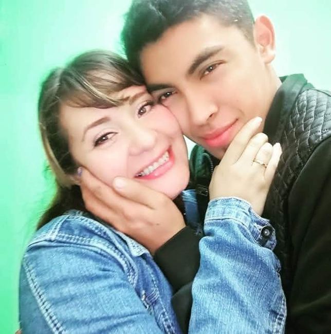 📷Publica la primera foto que se tomaron comprometidos - 1