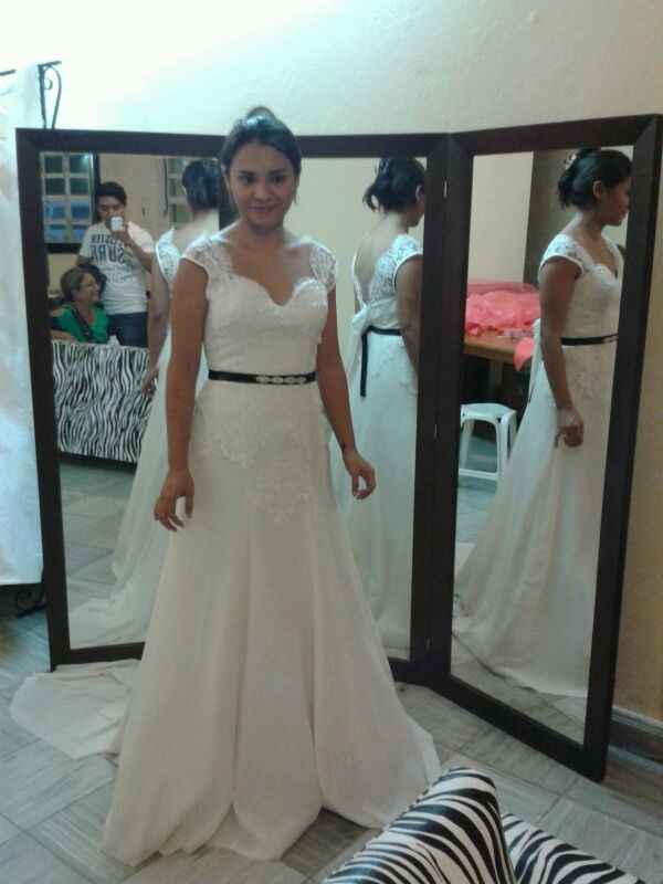 A 21 dias  Presento: La prueba de vestido, mi velo, tocado, accesorios de  la iglesia y mis invitaci
