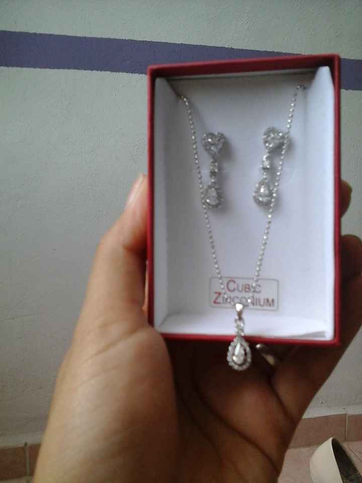 A 21 dias  Presento: La prueba de vestido, mi velo, tocado, accesorios de  la iglesia y mis invitaci