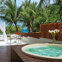 Jacuzzi y cama balinesa que nos perdimos :(