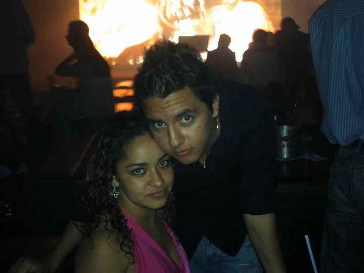 Su primera foto al ser novios - 1