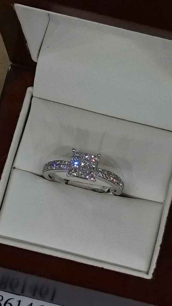 Catálogo de anillos de compromiso de Bodas.com - 1