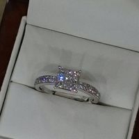 Catálogo de anillos de compromiso de Bodas.com - 1