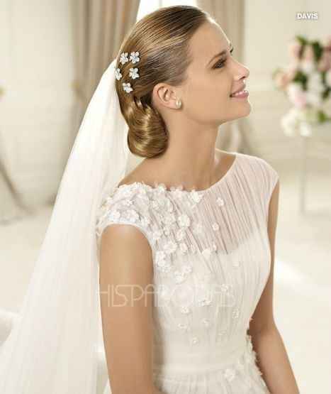 Peinado, tocado y Vestido
