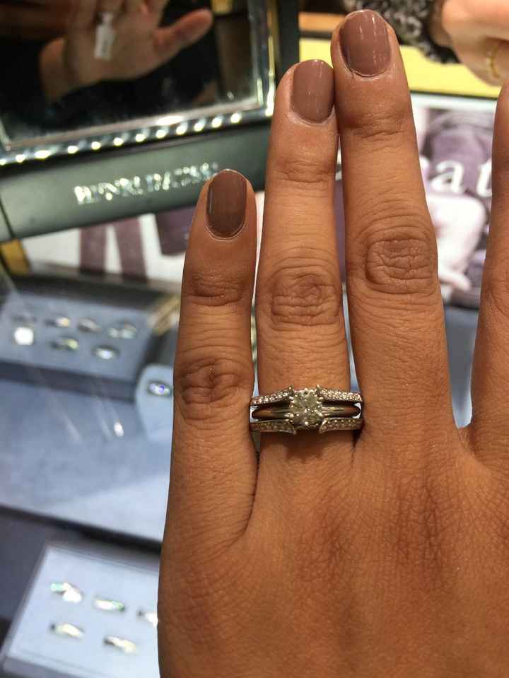 Otra foto de la primera argolla que le gusto a mi mamá